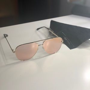 DesiXQuay Australia High Key Gold/Gold Sunglasses